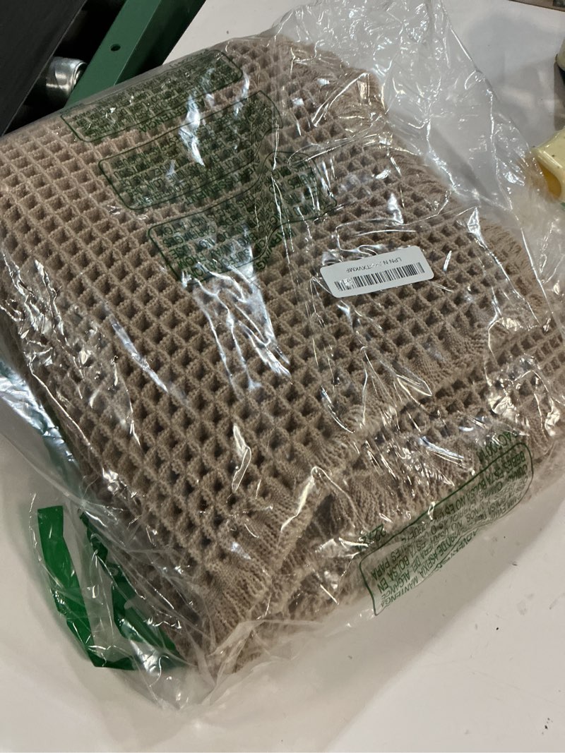 Condition photo showing Good Condition for ZALL Tan Waffle Bath Mat,Super Absorbent Non Slip Long Bathroom Runner Rug,Brown 24X60inch,Machine Washable Ultra Soft Floor Mats 24 x 60 inches (Rectangular) Brown