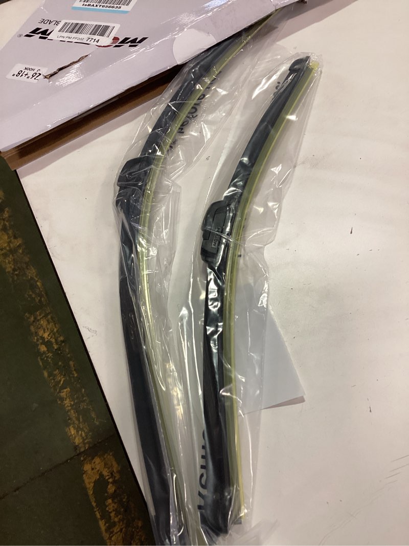 Condition photo showing New/Like New for MOTIUM OEM QUALITY Premium All-Season Windshield Wiper Blades (26"+18" pair for front windshield)