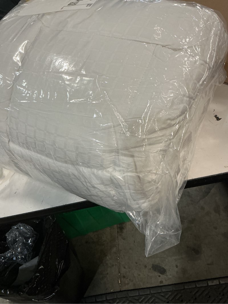 Condition photo showing Good Condition for serta comfortsure mattress cover, fitted pillow top mattress pad, super soft and breathable quilted cotton protector with 18" elastic deep pockets for secure fit, king, white
