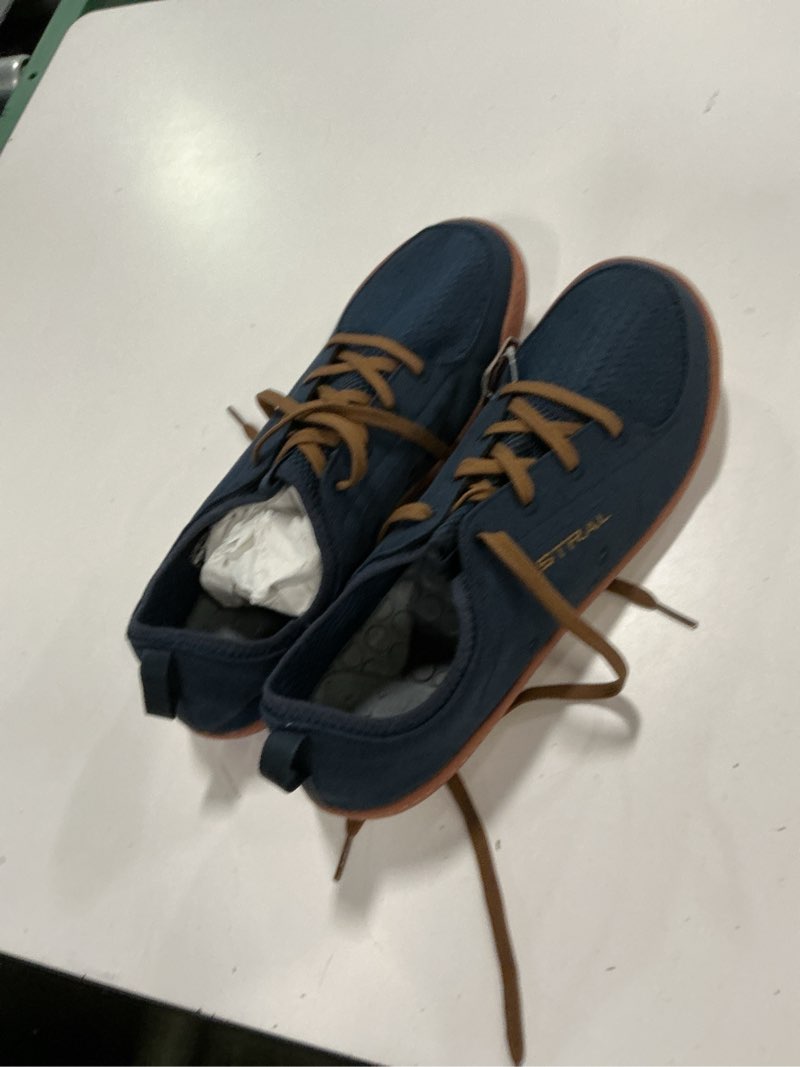 Condition photo showing Good Condition for Astral, Loyak M's size 13