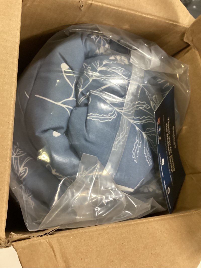 Condition photo showing New/Like New for Bedsure Twin/Twin XL Comforter Set - Infinity Blue Comforter, Cute Floral Bedding Comforter Sets, Gifts for Woman, 2 Pieces, 1 Soft Reversible Botanical Flowers Comforter and 1 Pillow Sham Twin/Twin XL 13 - Infinity Blue