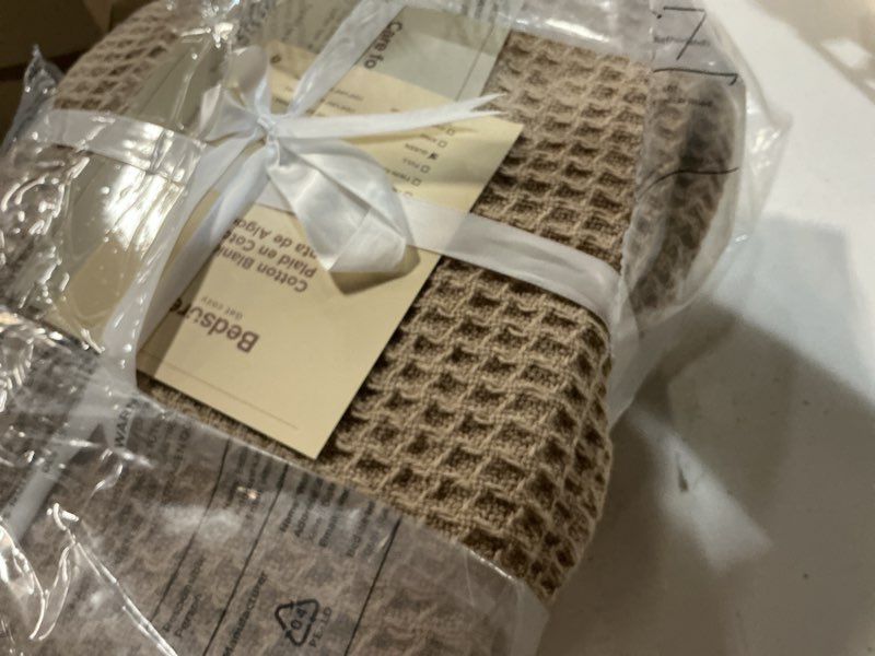 Condition photo showing Good Condition for bedsure 100% cotton taupe blanket queen size for bed - cooling breathable and soft for summer, thick cozy waffle weave blanket gifts for women, 90x90 inches 03 taupe queen (90" x 90")