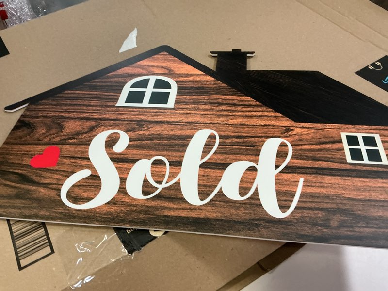 Condition photo showing Good Condition for sintuff 2 pieces sold signs, double sided social media photo props, house shaped and home key shaped decor closing gift double sided agent supplies and signs 16.5