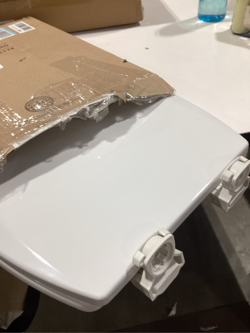 Condition photo showing Good Condition for bemis round enameled wood toilet seat in cotton white with easy•clean hinge