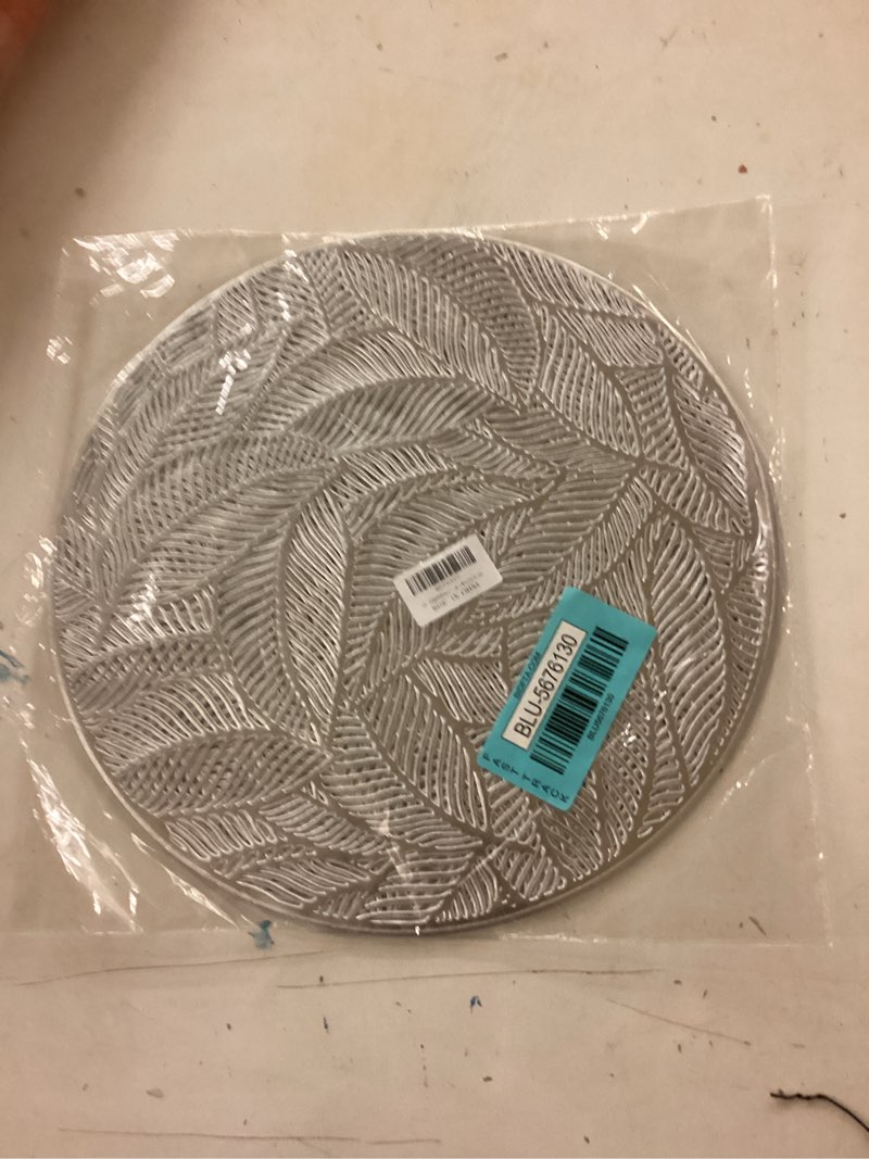 Condition photo showing New/Like New for place mat set 4-piece round pvc table mats15 inches heat-resistant and waterproof round place mats easy to clean kitchen mats thanksgiving place mats with leaf cut-out design silver home decoration