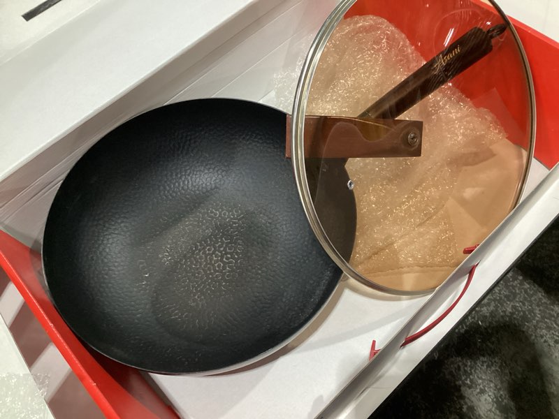 Condition photo showing As Is for ZWILLING Dragon 12-inch Carbon Steel Wok with Lid 12-inch Black