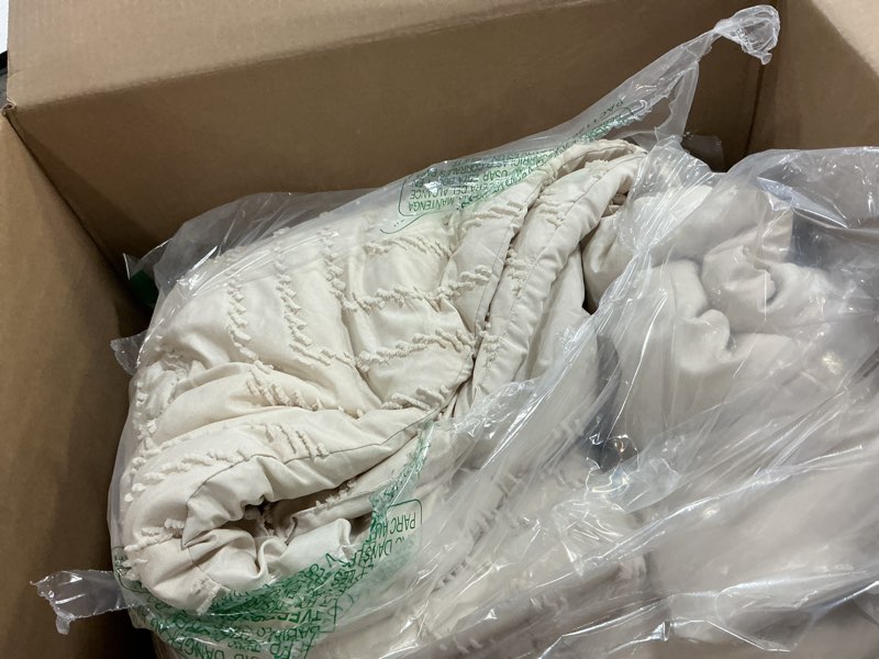 Condition photo showing Good Condition for andency queen comforter set beige, comforters queen size boho cream soft warm tufted neutral bedding comforter sets for queen bed, 3 pieces aesthetic chevron farmhouse cute bohemian textured bed set