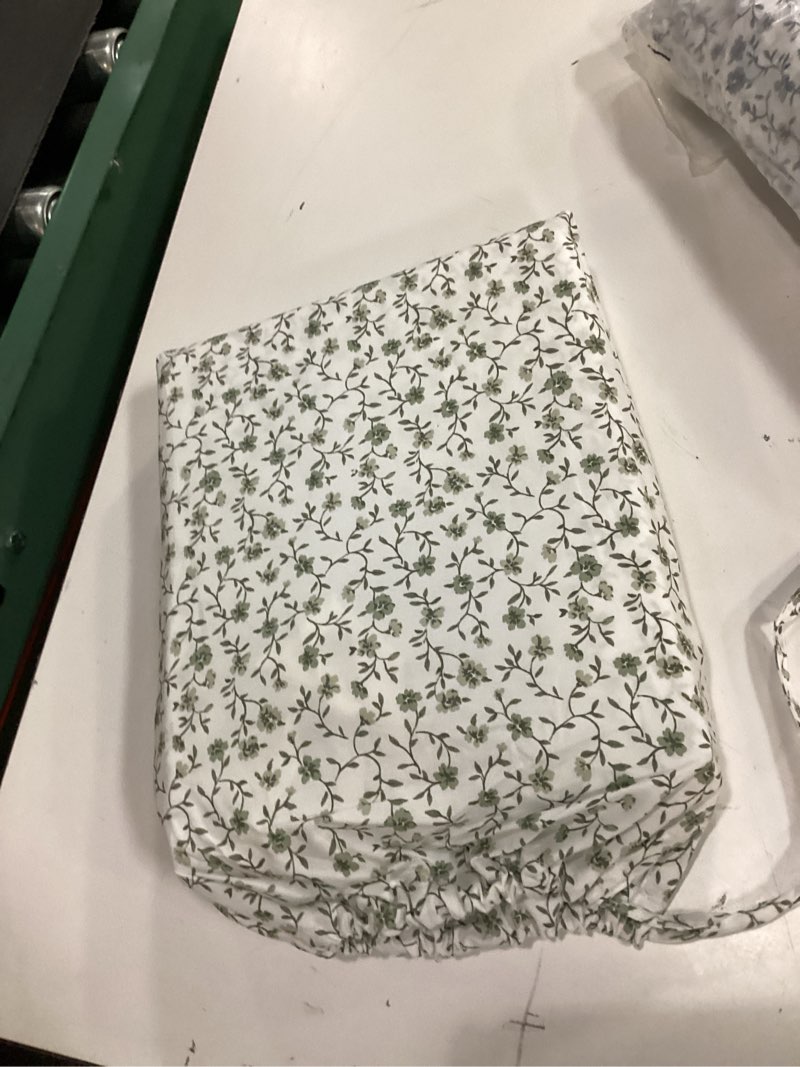 Condition photo showing As Is for classic organic percale floral sheet set green floral full