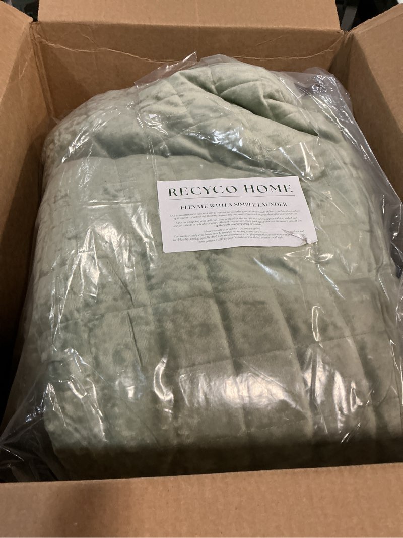 Condition photo showing Good Condition for comforter