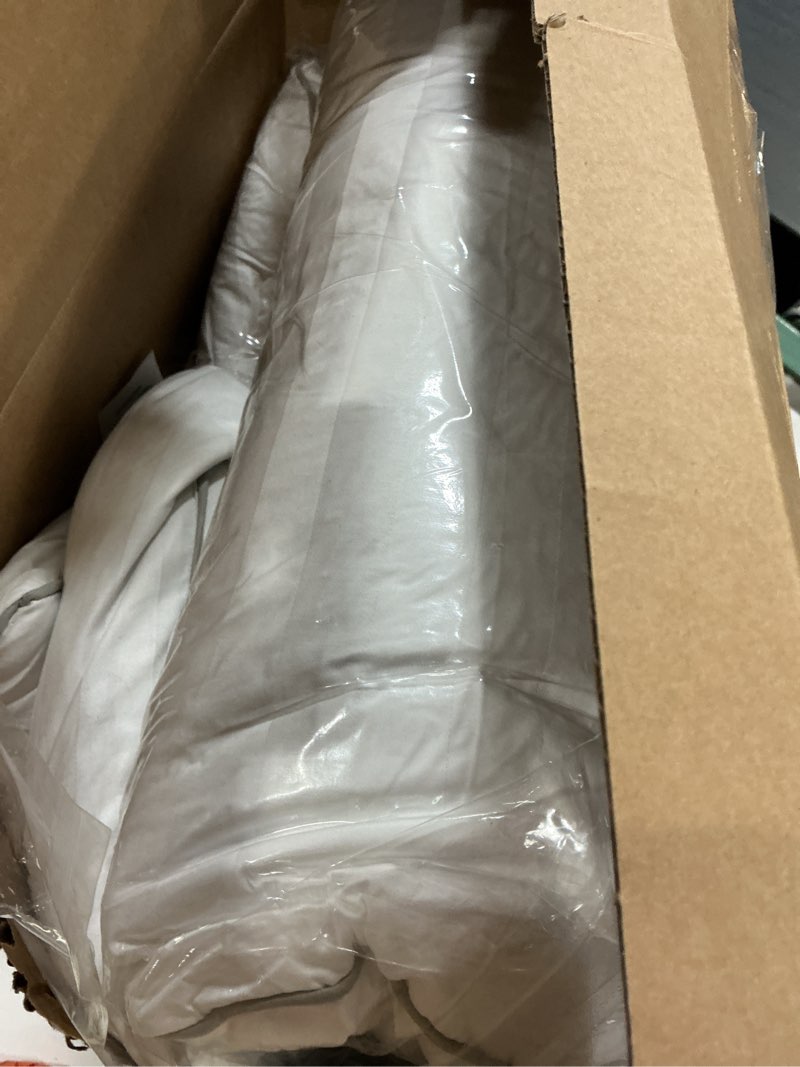 Condition photo showing Good Condition for Martha Stewart Hotel Collection Pillow 500 Thread Count Damask Stripe Embroidered Feathers Soft Hypoallergenic 100% Cotton King Size Set of 2 White King Size Set of 2