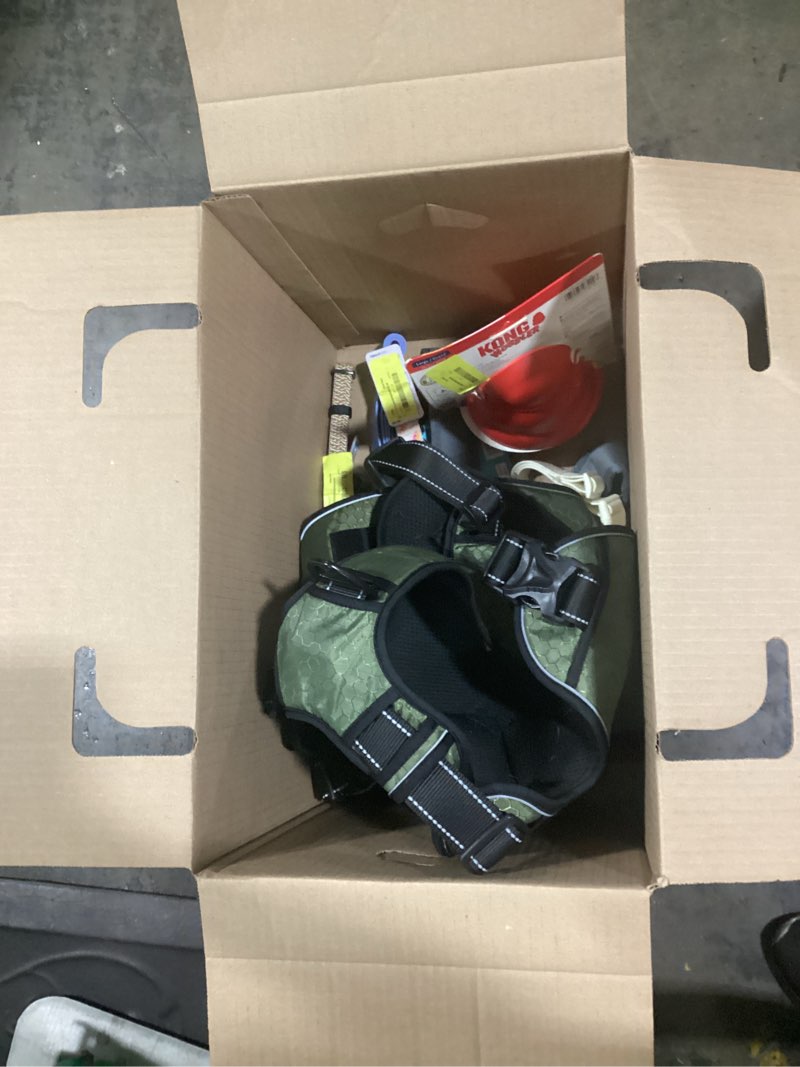 Condition photo showing Good Condition for assorted large dog items