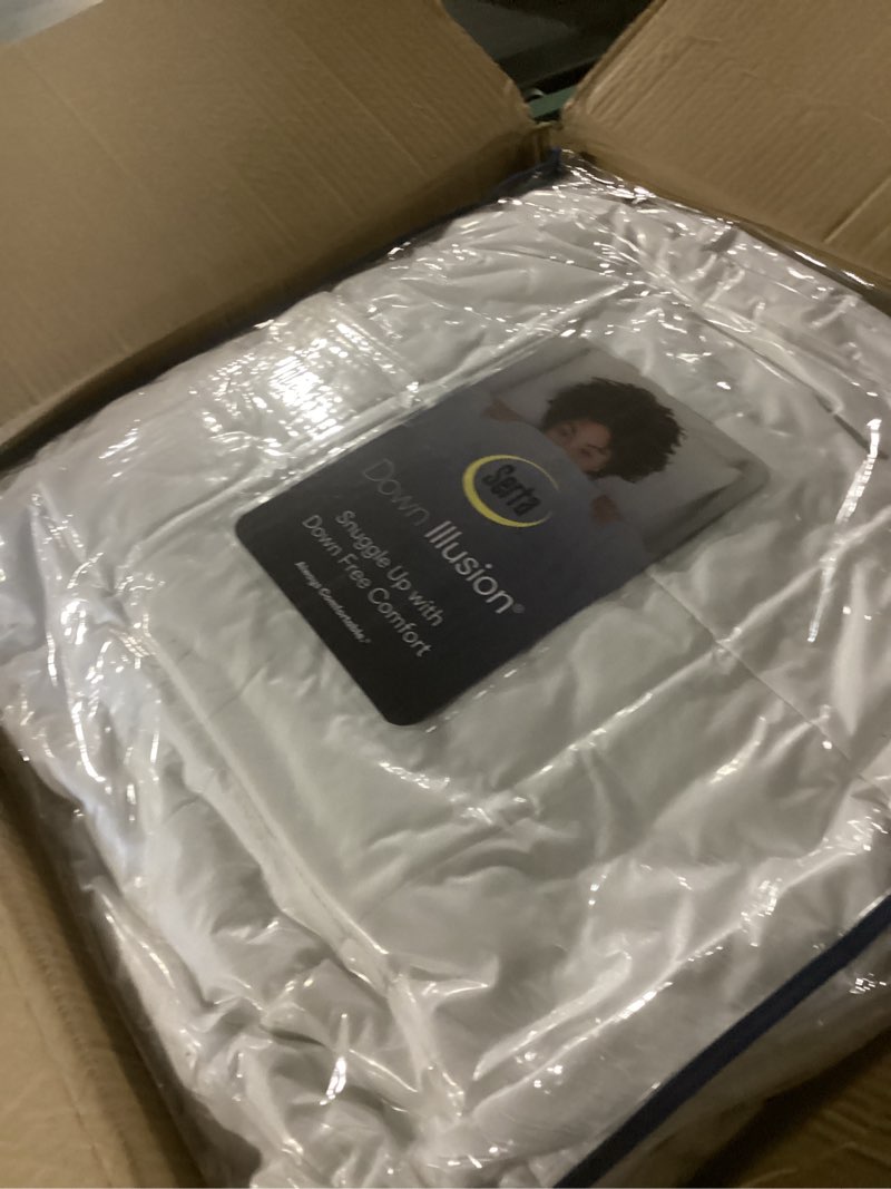 Condition photo showing New/Like New for serta down illusion lightweight hypoallergenic down alternative comforter with corner loops, twin/twin xl, white