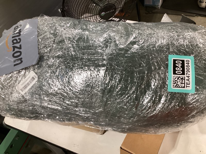Condition photo showing Good Condition for bedsure king quilt - dark green bedspread king size & lightweight comforter, modern coverlet with clover pattern, ultra soft all-season bedding, 106 x 96 inches 19 - dark green - clover king