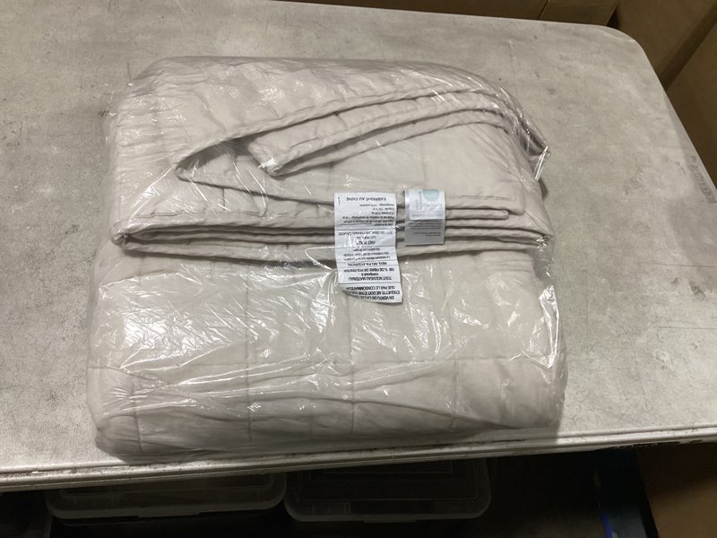 Condition photo showing Good Condition for european linen box quilt, twin, sand
