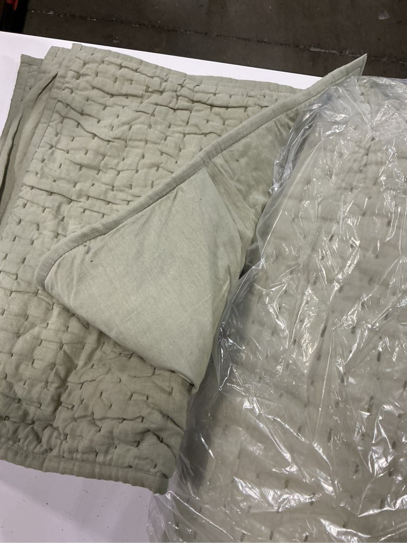 Condition photo showing Good Condition for european linen cotton stitch quilt set