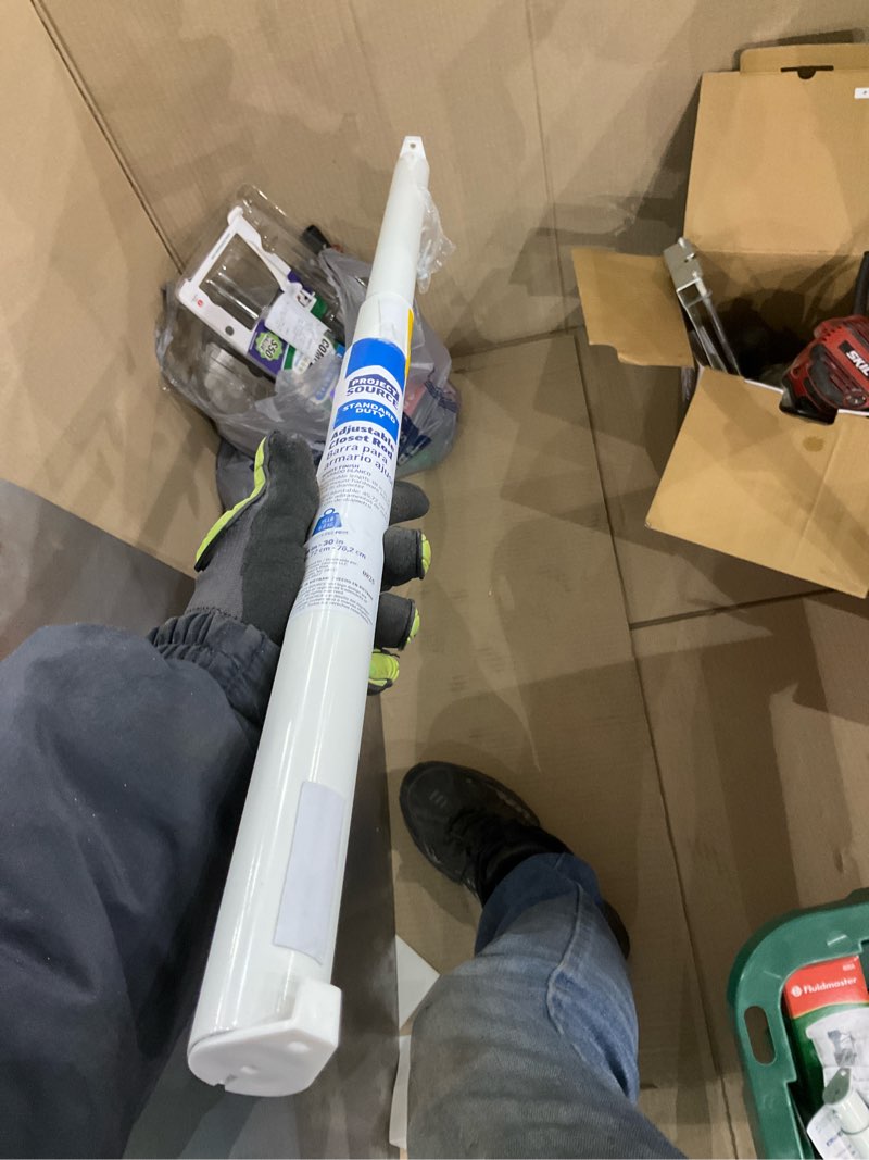 Adjustable closet rod