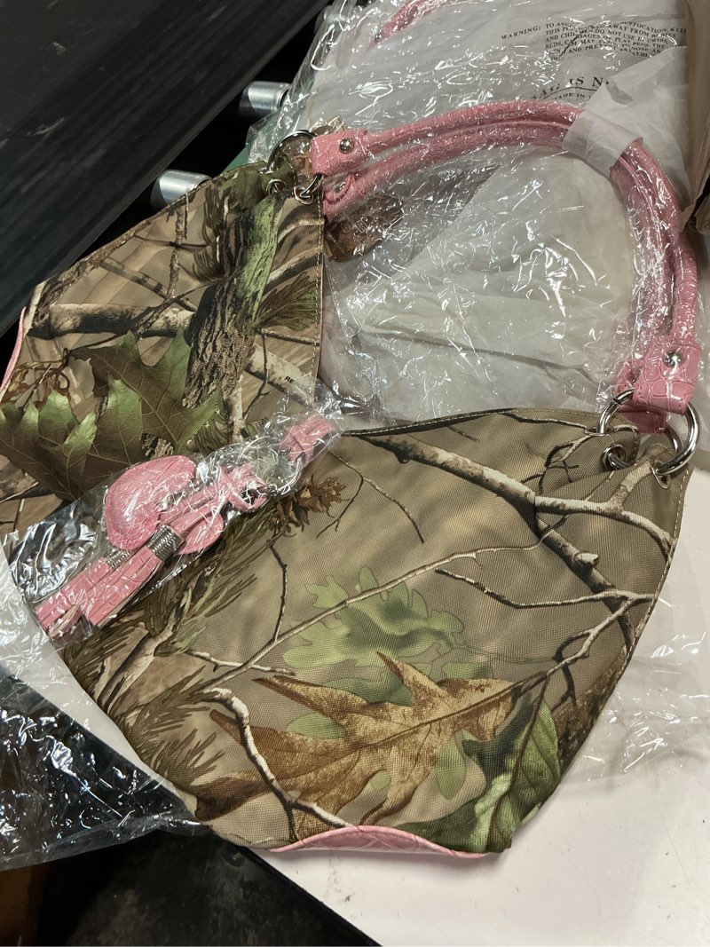 Condition photo showing Good Condition for camo pink hearts handbag 