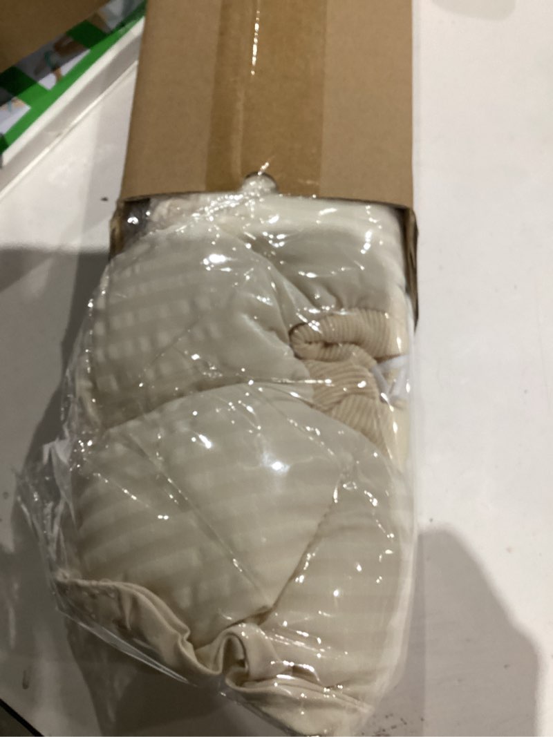 Condition photo showing As Is for H HIDREAM Soft Cat Cone Collar? Cute Adjustable Cat Recovery Collar?Elizabethan e Collar That can Protect Head and Foot Wounds?Egg White Flower All-Season Style S White