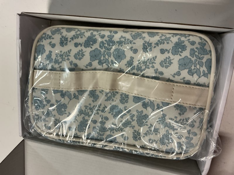 Condition photo showing New/Like New for makeup bag with led mirror, lightweight travel makeup bag with 3 color setting light up mirror cosmetic makeup organizer vanity case for women beauty tools accessories rechargeable train case-floral 002_floral middle