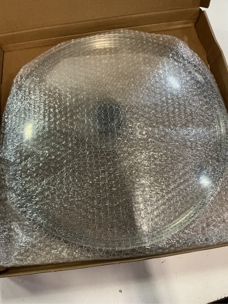 Condition photo showing New/Like New for tempered glass lid for pots and pans, 15 inches replacement cover for commercial cookware, stainless steel rim with black knob, dishwasher safe and oven safe up to 400 °f