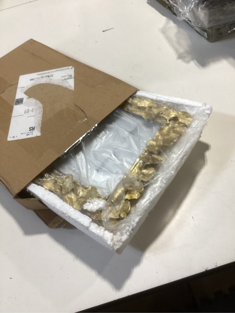 Condition photo showing Good Condition for cuspin 5x7 picture frame, vintage ornate gold resin frame with glass front, ginkgo leaf textured photo frame for wall hanging or tabletop display, retro design home decor gift ginkgo leaf gold 5x7 inches