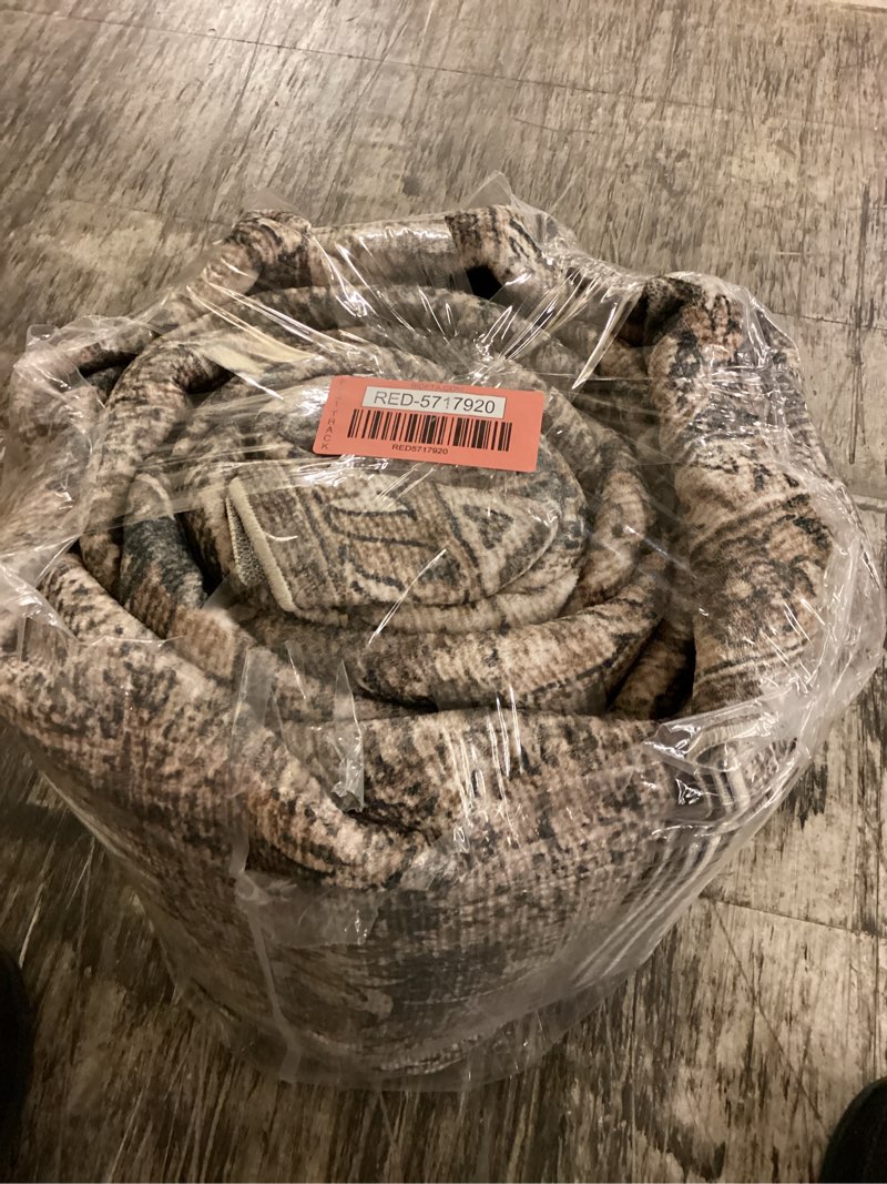 Condition photo showing Good Condition for 10’ x 12’ area rug