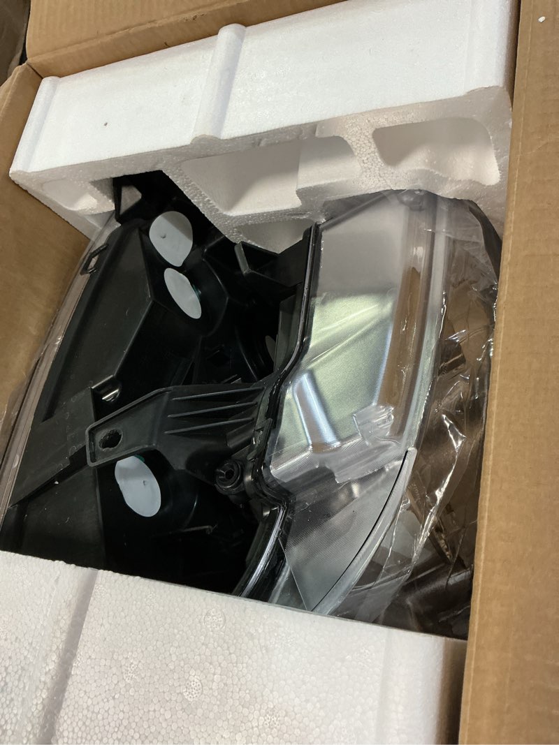 Condition photo showing Good Condition for for chevy 2007-2014 suburban 1500/2007-2013 suburban 2500 headlights compatible with 07-13 avalanche / 07-14 tahoe headlamp chrome housing amber reflector left+right?w/o bulbs?