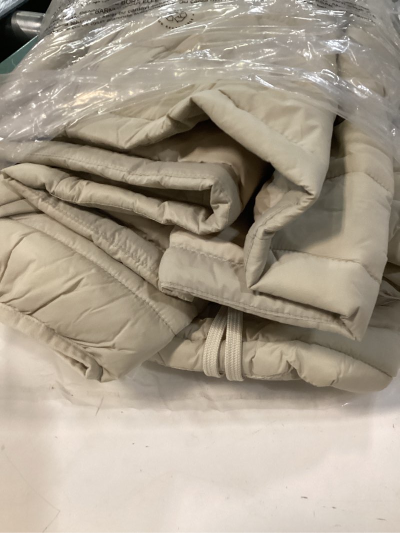 Condition photo showing Good Condition for amazon essentials women's lightweight long-sleeve water-resistant packable puffer jacket (available in plus size) x-small black