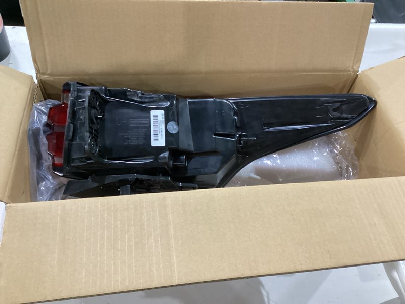 Condition photo showing Good Condition for car tail light