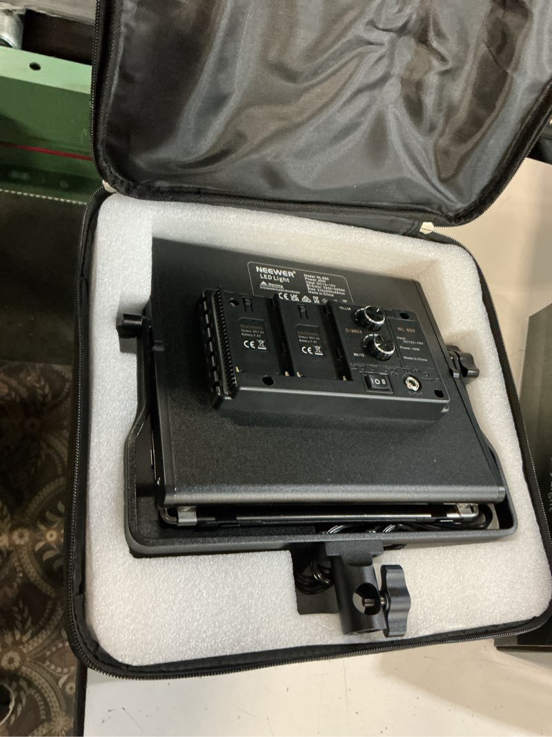 Condition photo showing New/Like New for neewer 2 pack bi color 660 led video light and stand kit: (2) 3200-5600k cri 96+ dimmable light with u bracket and barndoor, (2) 75 inches light stand for studio photography, video recording (black) nl660 (2 pack)