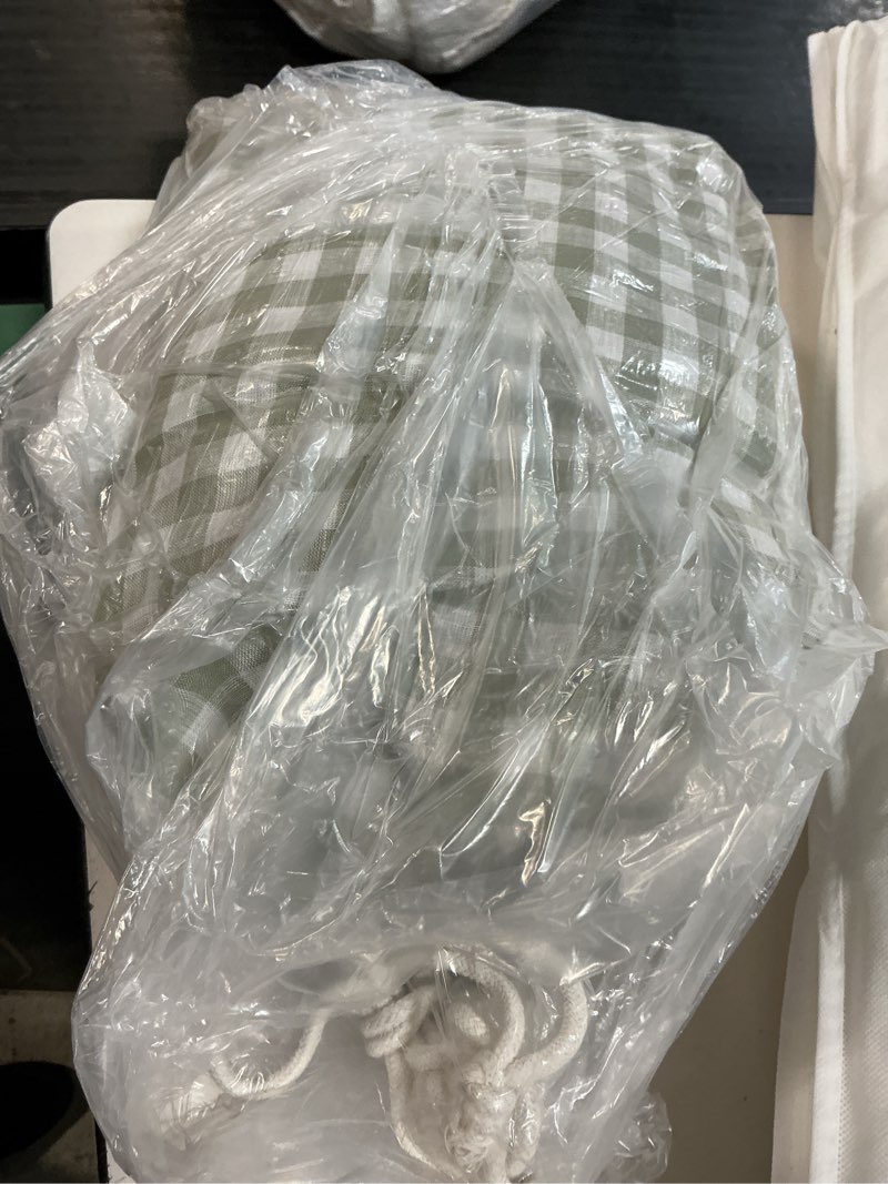 Condition photo showing New/Like New for european linen sheet set, king, willowleaf gingham