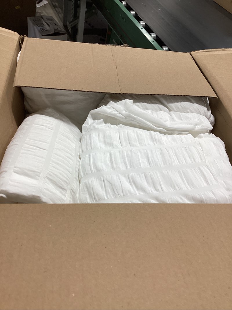 Condition photo showing Good Condition for avelom white seersucker california king comforter set (104x96 inches), 3 pieces-100% soft washed microfiber lightweight comforter with 2 pillowcases, all season down alternative bedding set white california king (104''x96'')