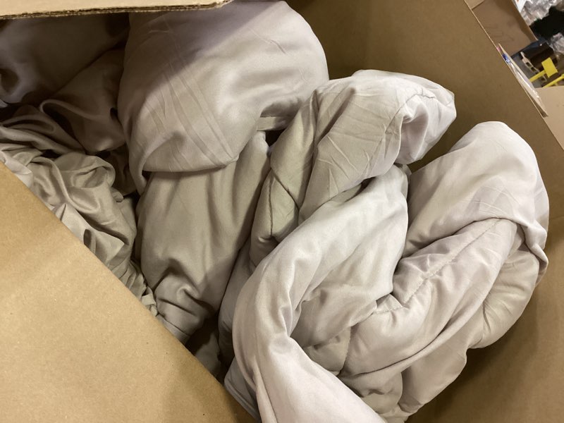 Condition photo showing Good Condition for Homelike Moment Queen Comforter Set Brown, Comforters Queen Size Set Lightweight Reversible Down Alternative Bed Comforter Full Size Soft, All Season 3 Pieces Sets Brown/Beige 02-brown/Beige Full / Queen