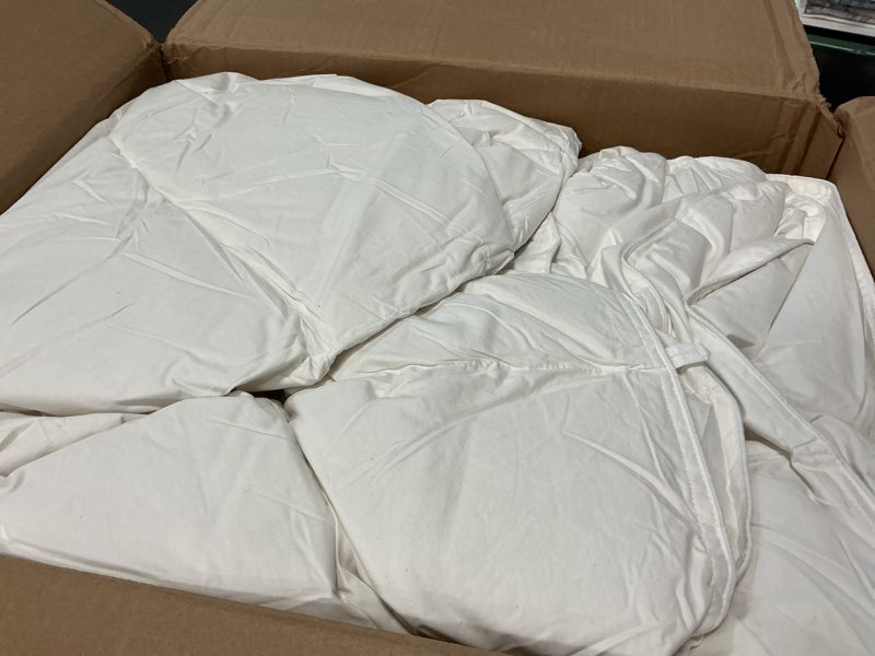 Condition photo showing Good Condition for Serta Goose Feather Down Fiber Cotton Comforter King Size - 100% Cotton Duvet Insert - Hotel Luxury Hypoallergenic Bedding Comforter All Season Medium Warmth 106 x 90 Inch White King All Season