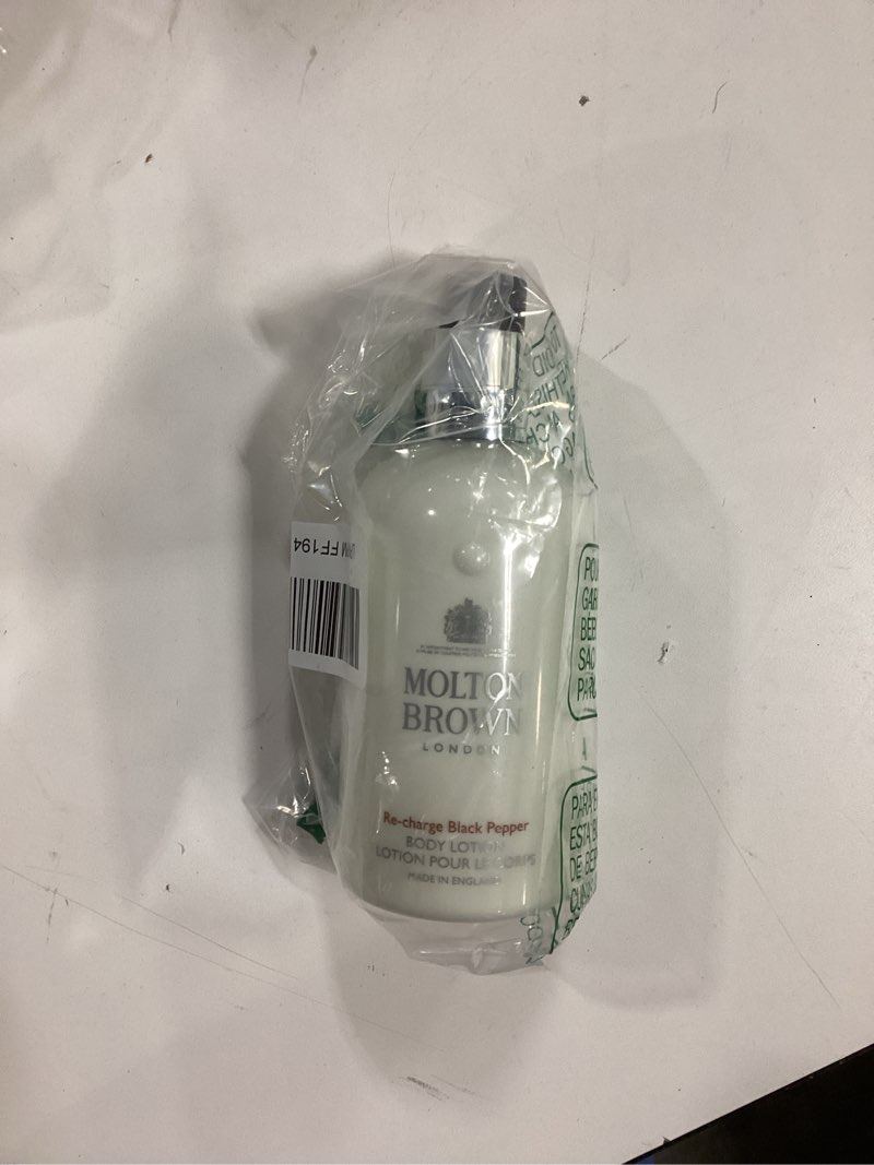 Condition photo showing Good Condition for Re-Charge Black Pepper by Molton Brown