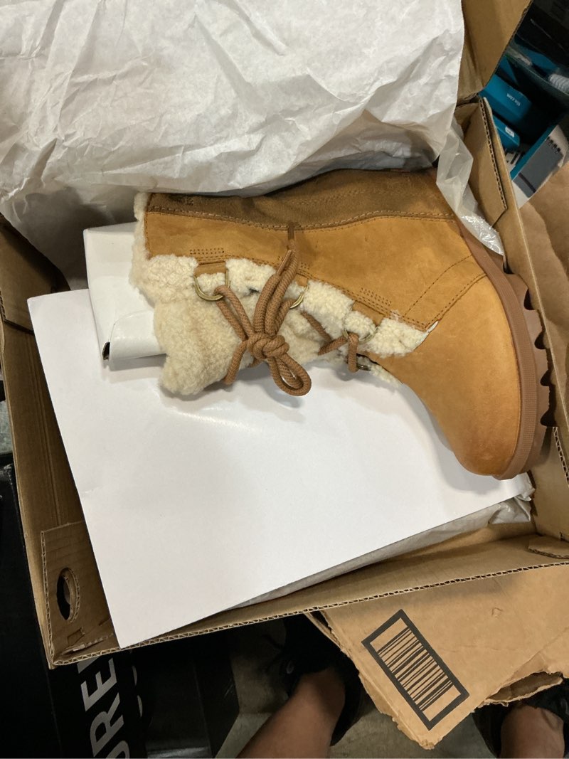 Condition photo showing Good Condition for sorel women's sneaker, 4 us size 8