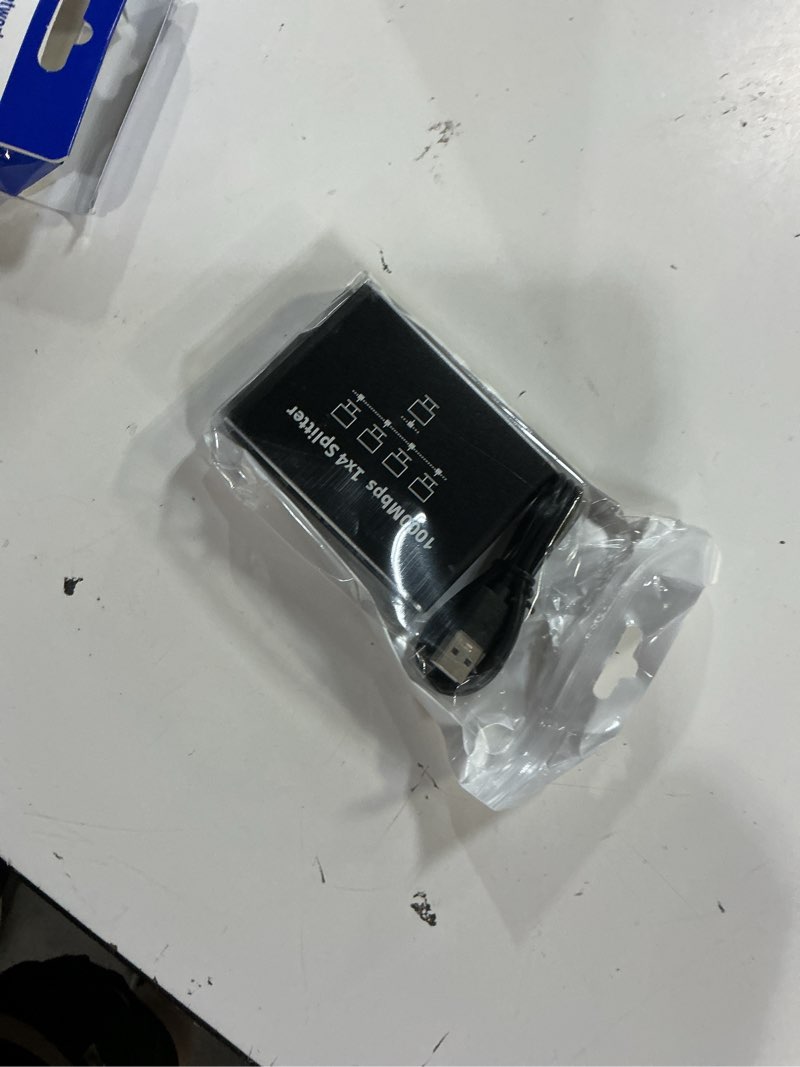 Condition photo showing New/Like New for internet splitter 1 in 4 out, gigabit ethernet lan splitters high speed 1000mbps rj45 ethernet switch for cat8/7/6/5e/5 cable [4 devices simultaneous networking] 1 to 4