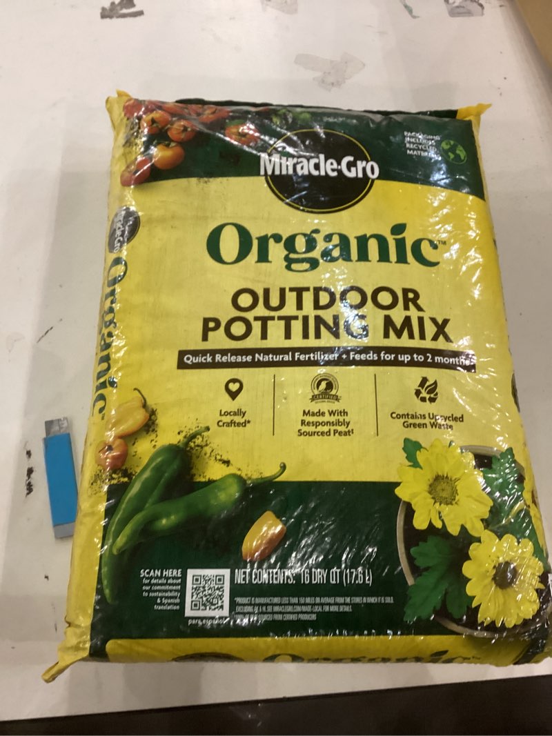 Condition photo showing New/Like New for Miracle-Gro Organic Outdoor Potting Mix, for Outdoor Container Plants, Contains Quick-Release Natural Fertilizer, OMRI Listed, 16 qt.