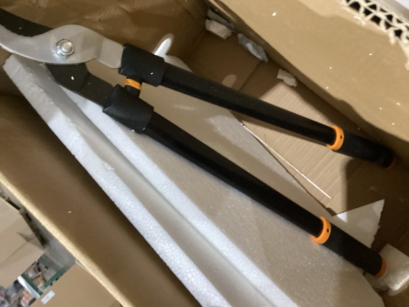 Condition photo showing Good Condition for fiskars 28" loppers for tree trimming, heavy duty, rust-resistant sharp bypass steel blade loppers, branch cutter up to 1.5" diameter cut capacity, shock-absorbing handle, garden tools bypass lopper 28"
