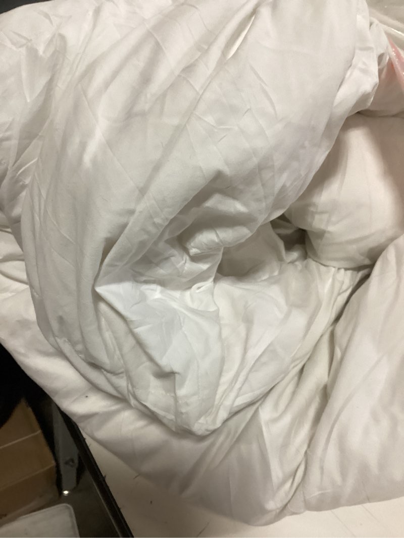 Condition photo showing As Is for Bedsure Duvet Cover Queen Size - Only Includes 1 Duvet Cover (90"x90"), Soft Double Brushed All Season Bedding for Kids & Adults, Zipper Closure, NO Comforter, White Queen (Only Duvet Cover) 00 - White (No Comforter)
