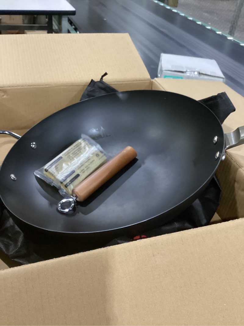 Condition photo showing Good Condition for wangyuanji carbon steel wok 14.2", large nitriding flat bottom stir fry pan with lid, no chemical coating rust resistant iron skillet for induction electric gas stoves, big capacity serves 6+