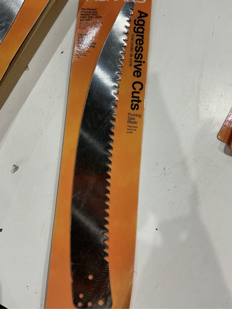 Condition photo showing Good Condition for fiskars 9181256 15 in. replacement wood zig blade saw