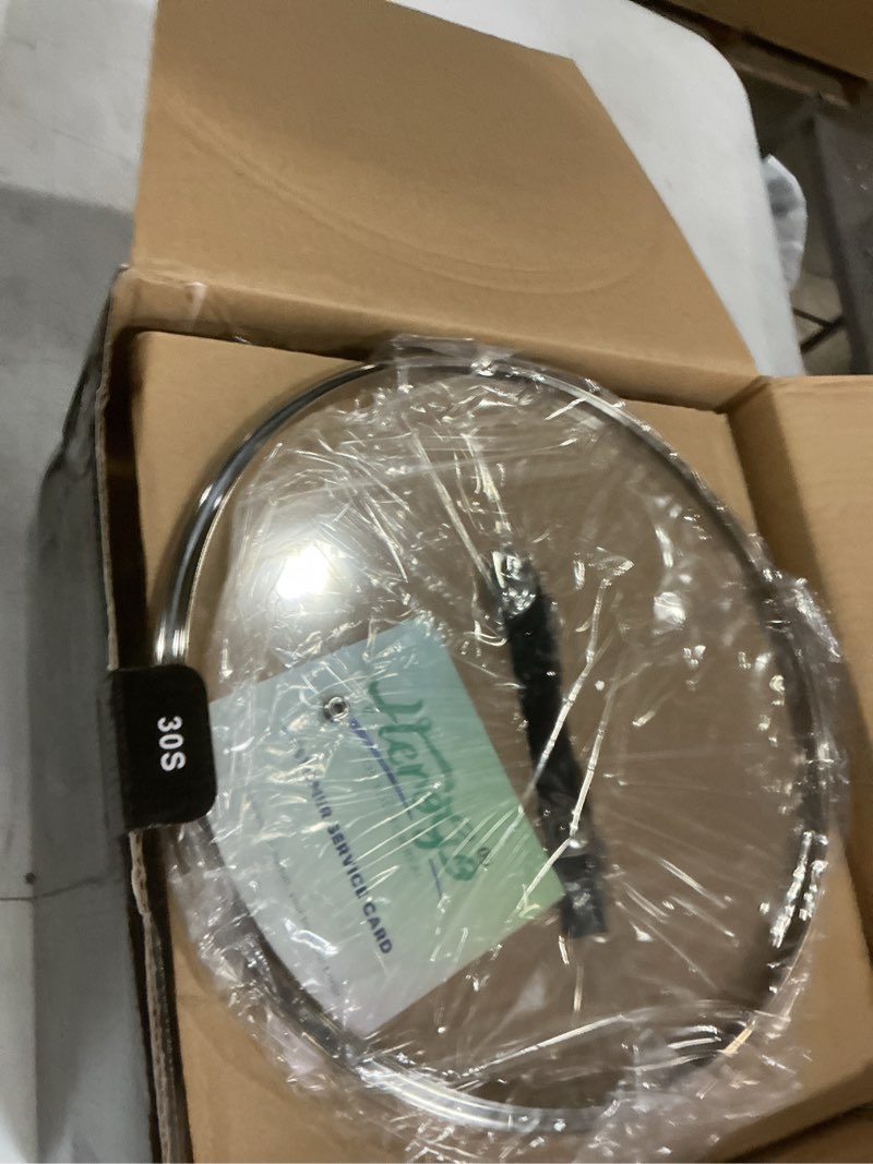 Condition photo showing New/Like New for herogo 16-quart 18/10 stainless steel stock pot with lid, large heavy duty soup pot compatible with electric, gas, induction and gas cooktops, non-toxic & corrosion resistant, dishwasher safe stainless steel right angle bottom 16 quart