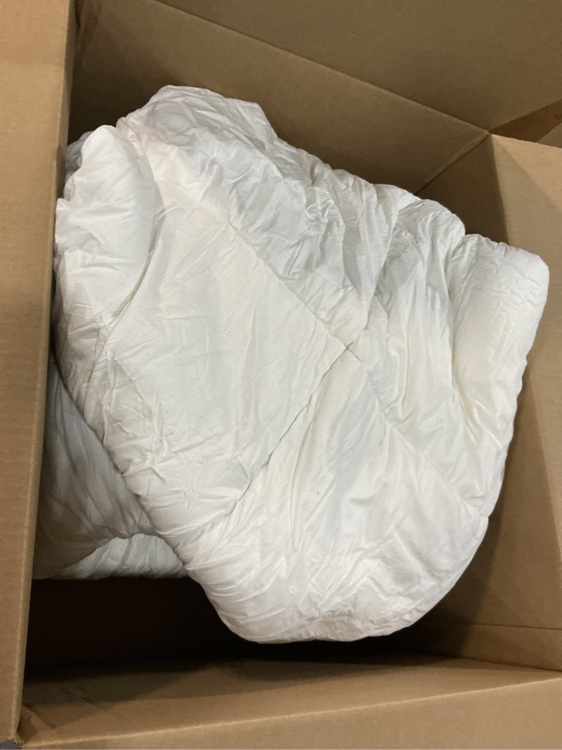 Condition photo showing Good Condition for EASELAND Queen Size Down Alternative Comforter - Quilted Duvet Insert for All Seasons, Soft Lightweight with Corner Tabs, Summer Winter Warm Bedding, White 88×88 Inches