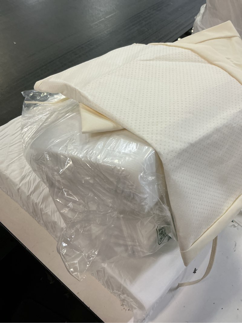 Condition photo showing Good Condition for samty 20 x 18 inch outdoor chair cushions for patio furniture, uv resistant non slip waterproof replacement patio seat cushion with ties set of 2, beige beige 20 x 18 in