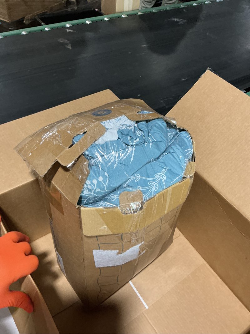 Condition photo showing Good Condition for bedsure oversized queen comforter set - mineral blue bed set, 3 pieces cute floral bedding, 1 soft reversible botanical flowers comforter and 2 pillow shams oversized queen 11 - mineral blue