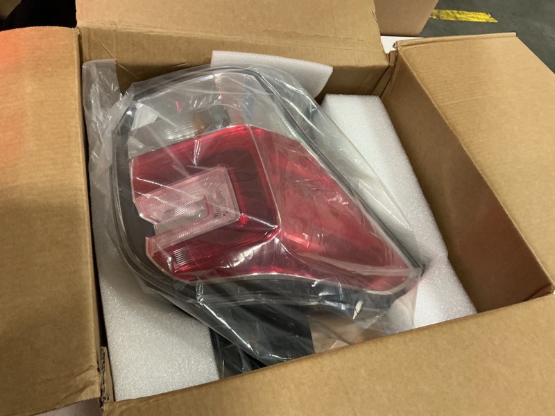 Condition photo showing Good Condition for tail light assembly left compatible with 2017 2018 forester rear tail lamp taillight driver side 84912sg151 su2818109 (left)