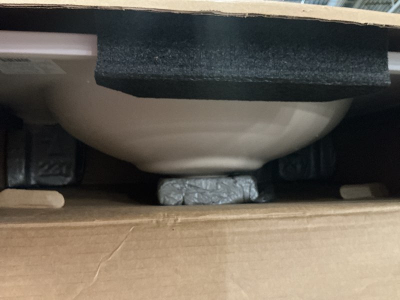 Condition photo showing Good Condition for project source cultured marble vanity tops 31-in x 22-in white cultured marble integral single sink 3-hole bathroom vanity top