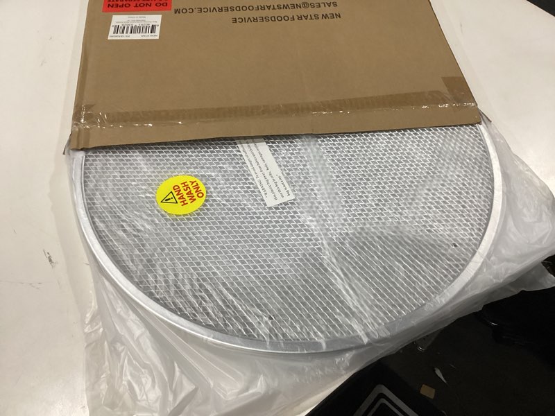 Condition photo showing New/Like New for New Star Foodservice 50981 Restaurant-Grade Aluminum Pizza Baking Screen, Seamless, 18-Inch, Pack of 6 18-Inch/ 6 Pack Aluminum