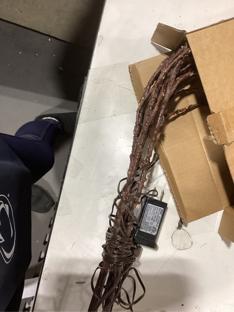 Condition photo showing Good Condition for LITBLOOM Lighted Brown Willow Branches 200 Fairy Lights 32IN Plug in with Timer and Dimmer, Tree Branch with Lights for Home Holiday Christmas Decoration 200L Brown